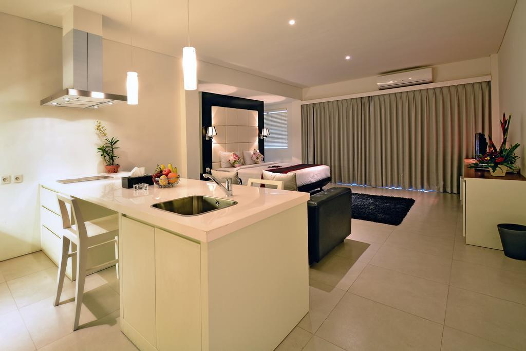 Sama Sama Suites & Restaurant Kuta Selatan Bagian luar foto